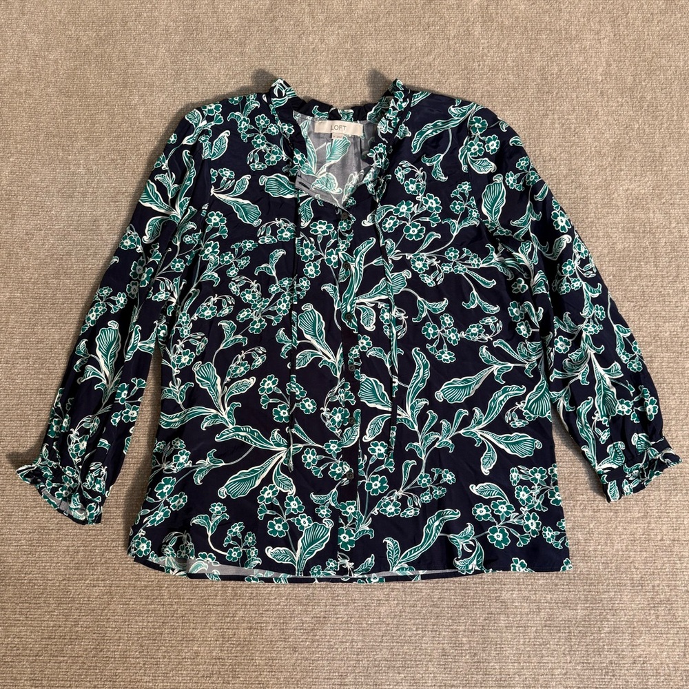 LOFT NWOT Navy & Green Floral Button Down Ruffle Neck Blouse - Size Medium